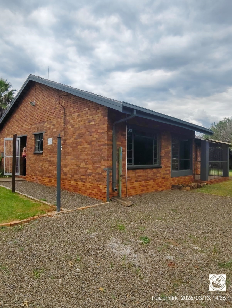 To Let 3 Bedroom Property for Rent in Roodia Free State